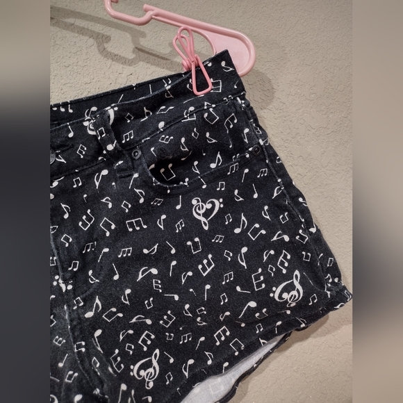 LOVEsick Music Notes Black Shorts - Picture 2 of 4